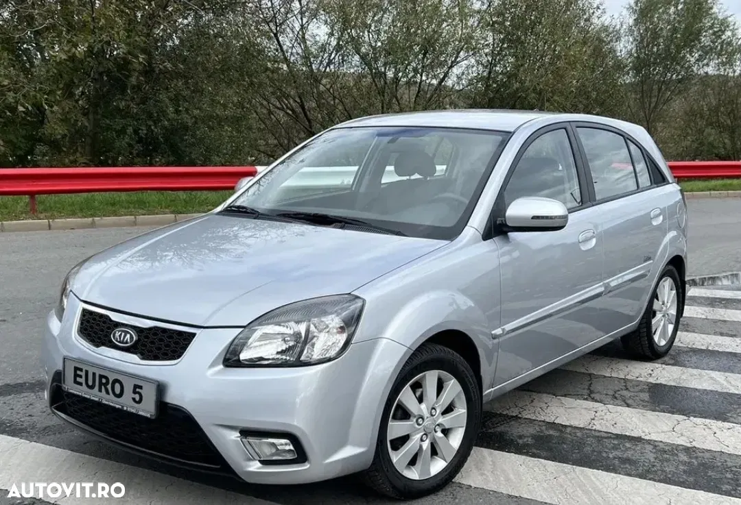 Kia Rio 1.4 EX Classic — photo 1 of 22
