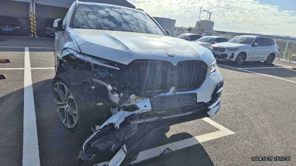 2022 BMW X5 xDrive40i model 2023, photograph 6