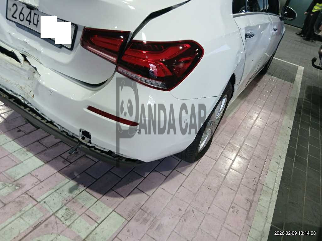 2020 Mercedes-Benz A220 Sedan, photograph 4