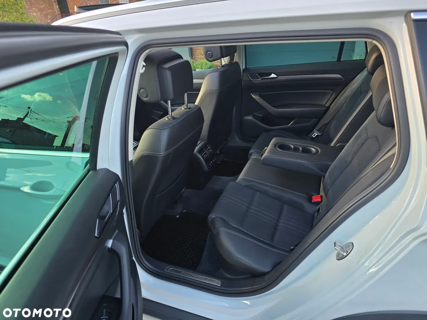 2017 Volkswagen Passat Alltrack, photograph 10