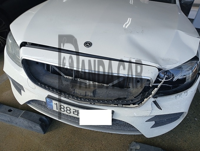 2019 Mercedes-Benz E300, photograph 4