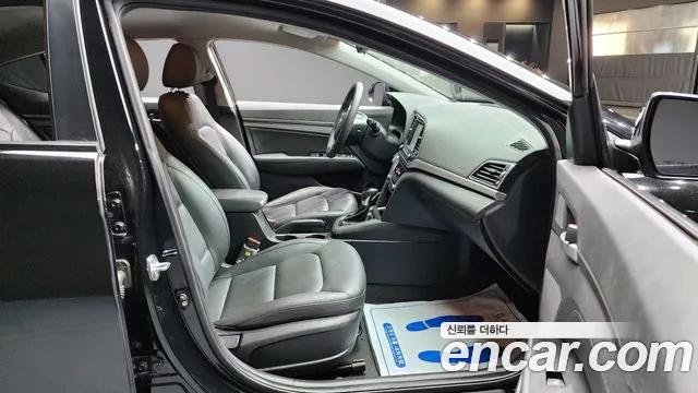 Hyundai AVANTE 1.6 GDI Value Plus — photo 1 of 33