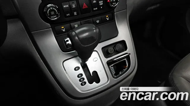 Kia Canival Grand Carnival GLX — photo 1 of 20