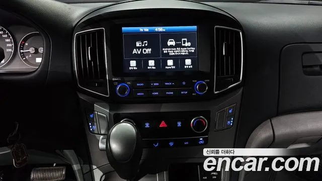 2020 Hyundai Starex Van 5-Seater, photograph 6