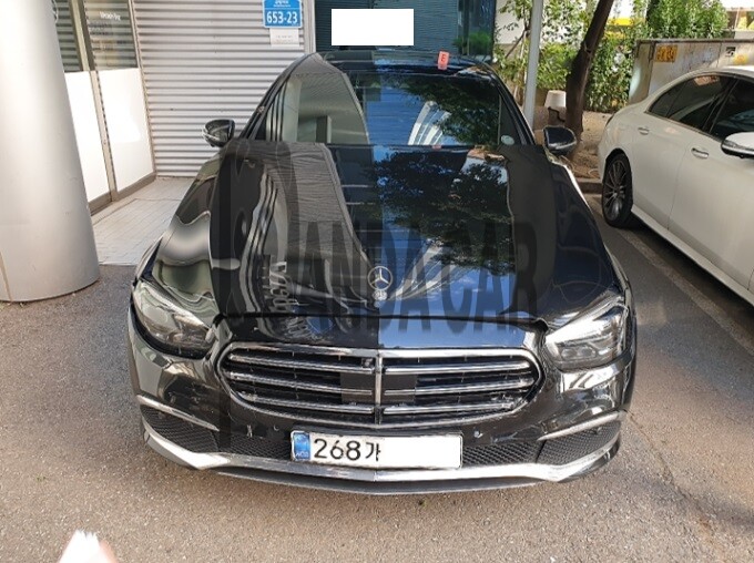 2021 Mercedes-Benz E300 e 4MATIC, photograph 1