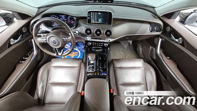 2018 Kia Stinger 2.0 Turbo 2WD, photograph 2