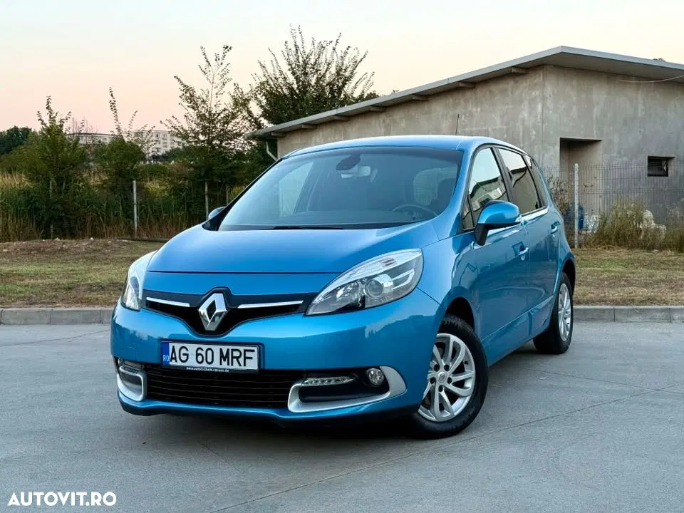 Renault Scenic — photo 1 of 40