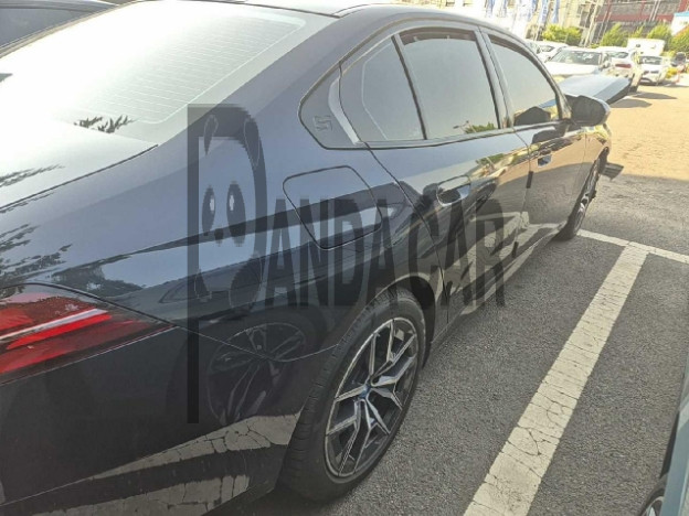 2024 BMW i5 eDrive40, photograph 2