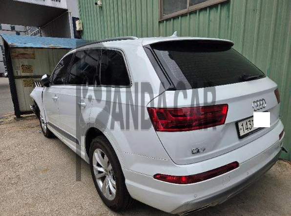 2019 Audi Q7 45 TFSI quattro, photograph 3