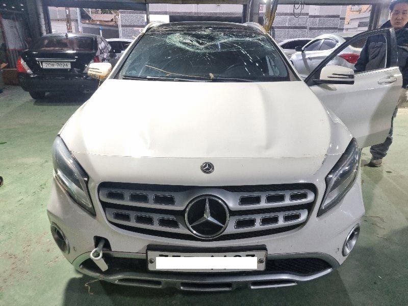 2019 Mercedes-Benz GLA220, photograph 1