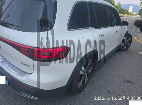 2022 Mercedes-Benz EQB300 4MATIC, photograph 7
