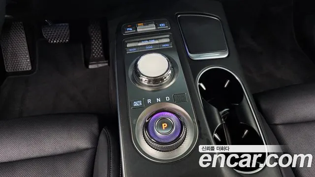 Genesis GV70 2.5T Gasoline AWD — photo 1 of 31