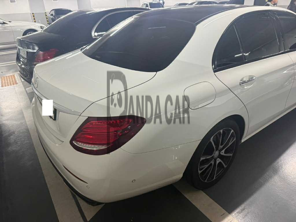 2017 Mercedes-Benz E300, photograph 4