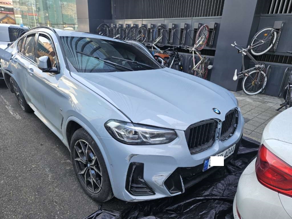 2024 BMW X4 xDrive20i, photograph 1
