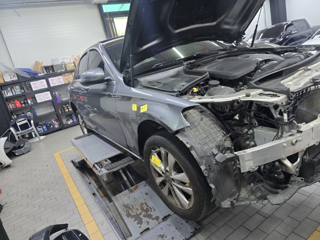 2020 Mercedes-Benz C200, photograph 4