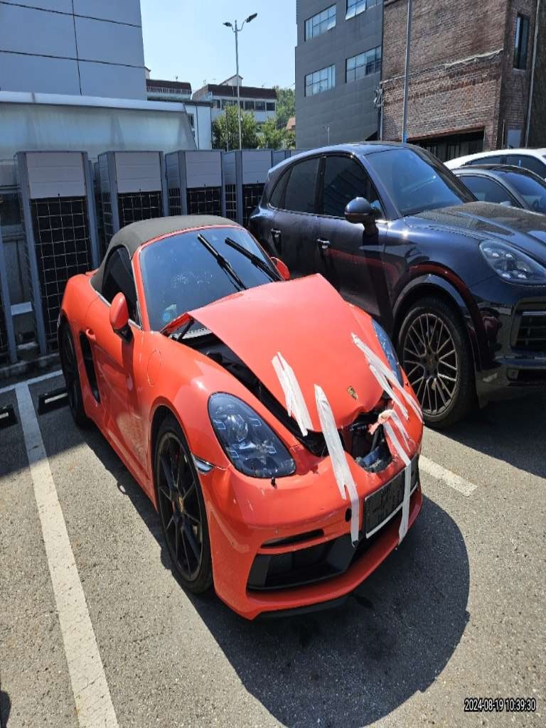 2022 Porsche 718 Boxster GTS 4.0, photograph 3