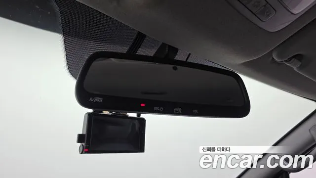 Hyundai Starex 5-Seater VAN — photo 1 of 20
