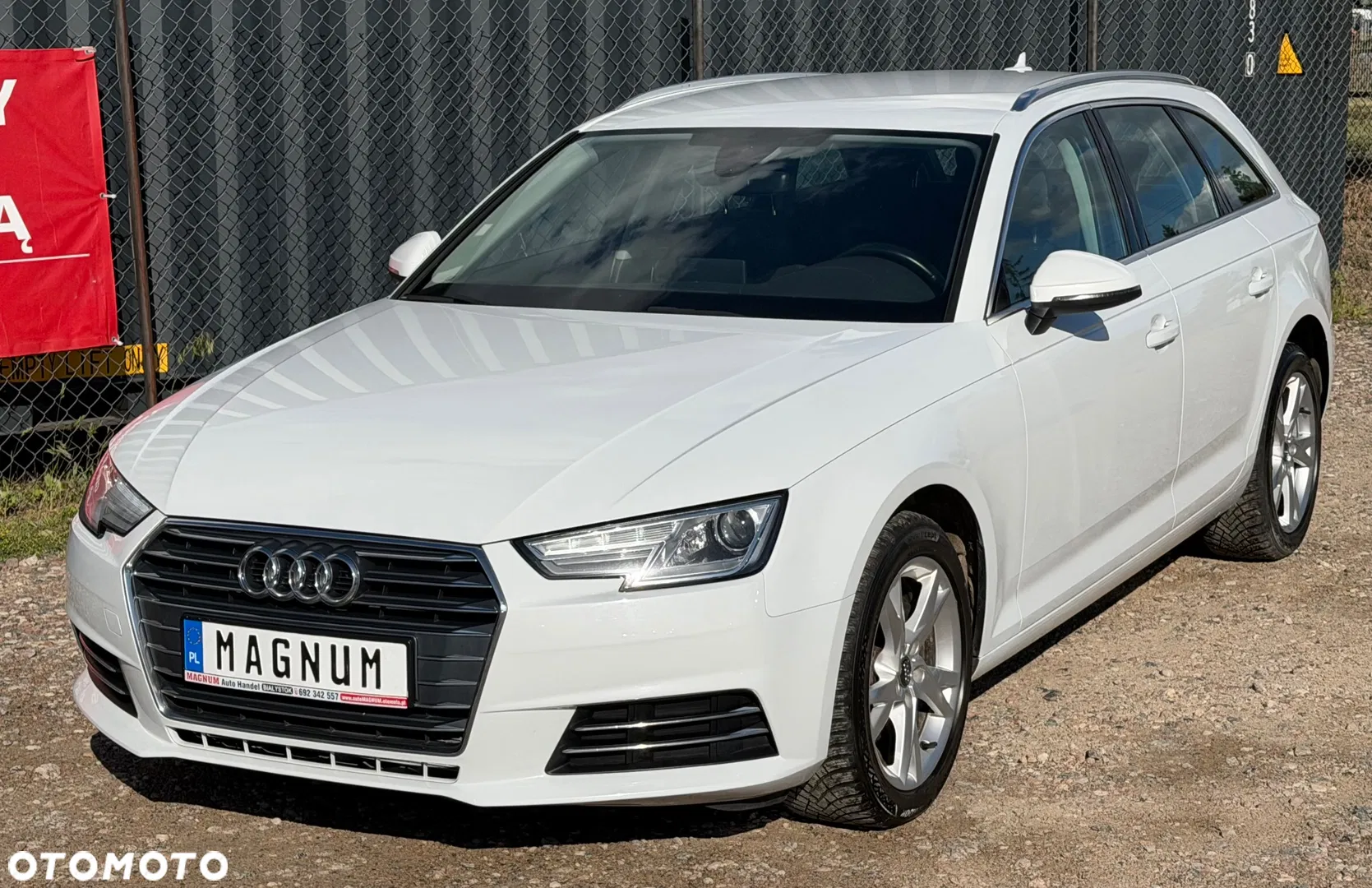 Audi A4 Avant 2.0 TDI S tronic — photo 1 of 39