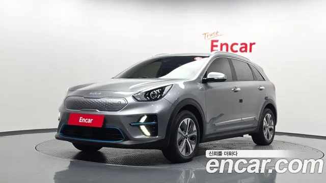 Kia Niro Prestige — photo 1 of 40