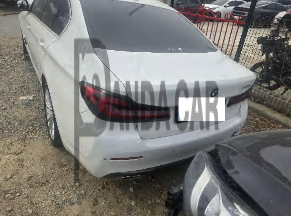 2023 BMW 523d, photograph 1