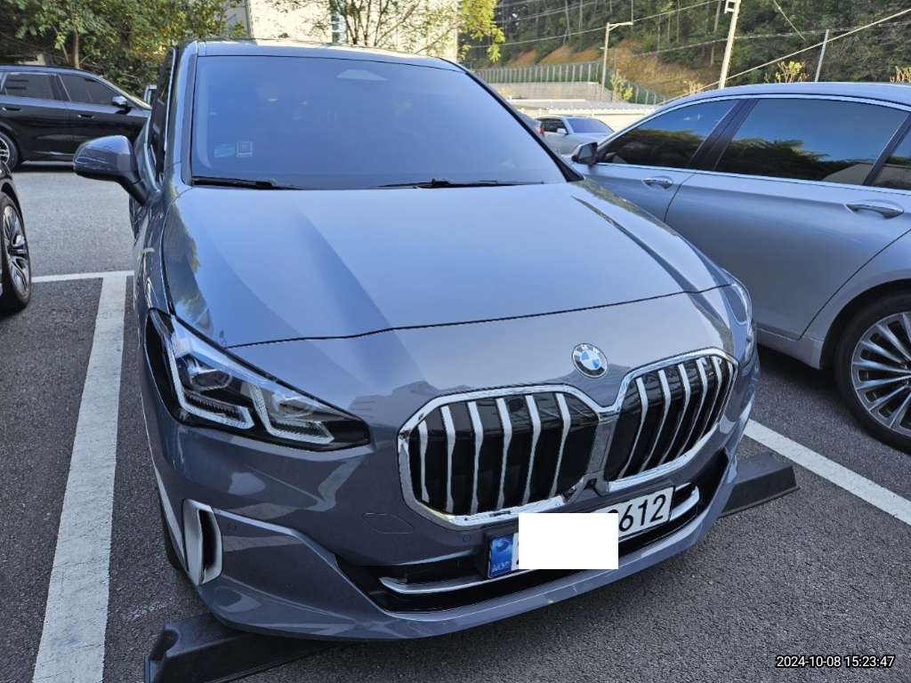 2024 BMW 220i Active Tourer, photograph 2
