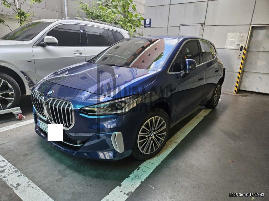 2025 BMW 220i Active Tourer, photograph 5