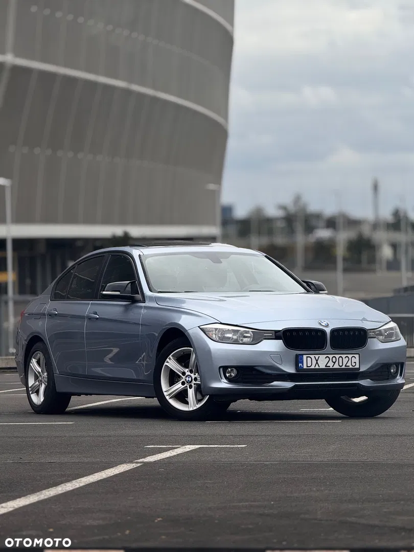 2014 BMW Seria 3, photograph 1