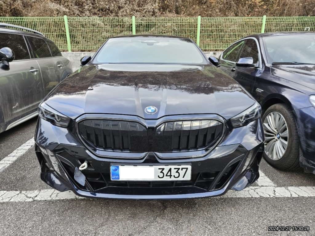 2024 BMW 520i, photograph 1