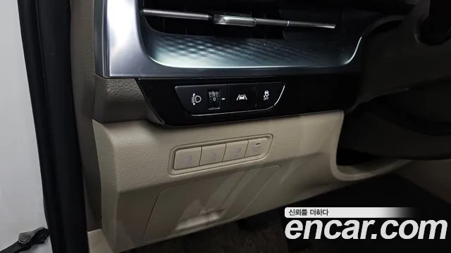 Kia Canival Gasoline 9-Seater Hi-Limousine — photo 1 of 37