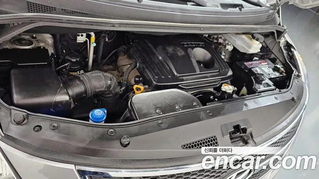2014 Hyundai Starex 5-Seater VAN, photograph 1