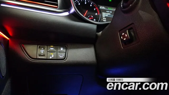 Genesis G70 2.0T AWD — photo 1 of 40