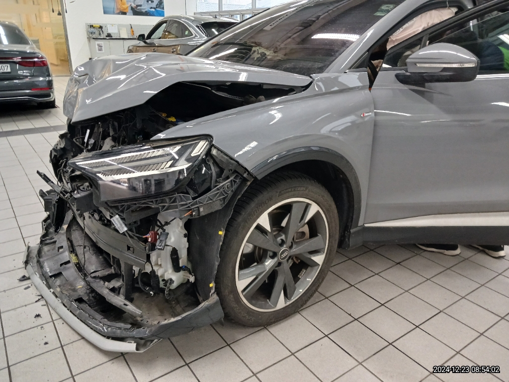 2022 Audi Q4 e-tron 40, photograph 3