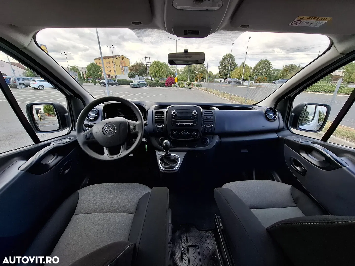 2017 Opel Vivaro L1H1 S&S Tourer, photograph 6