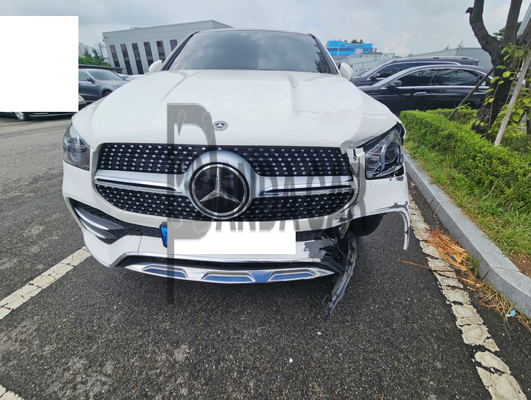 2021 Mercedes-Benz GLE400 d 4MATIC Coupe, photograph 2