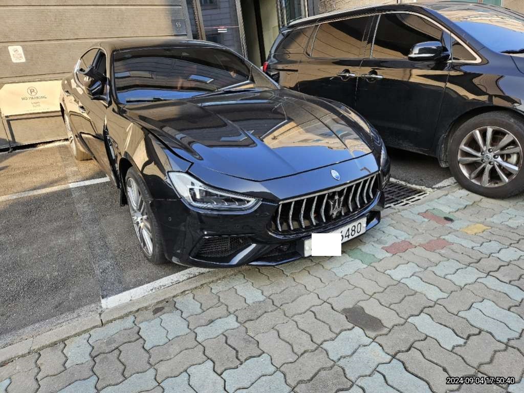 2018 Maserati Ghibli S Q4, photograph 2