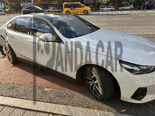 2025 BMW i5 eDrive40, photograph 2