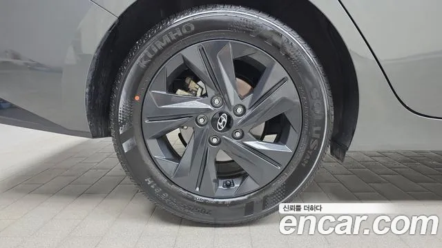 Hyundai AVANTE 1.6 — photo 1 of 32