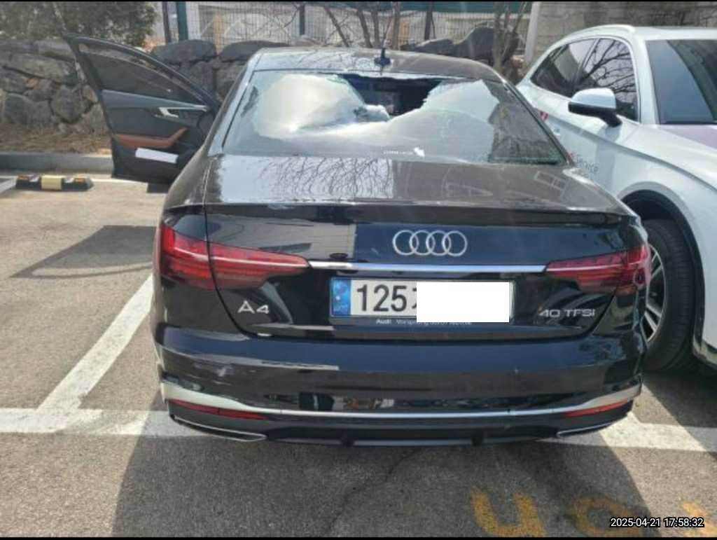 2021 Audi A4 40 TFSI, photograph 1