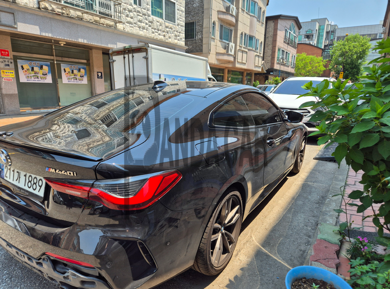 2022 BMW M440i xDrive, photograph 3
