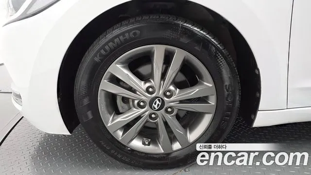2015 Hyundai AVANTE 1.6 GDI Smart, photograph 6
