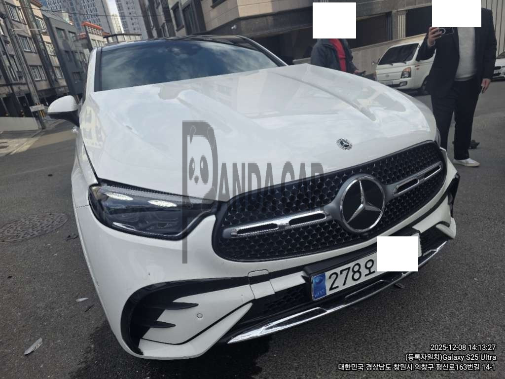 2024 Mercedes-Benz GLC 300 4MATIC Coupe, photograph 3