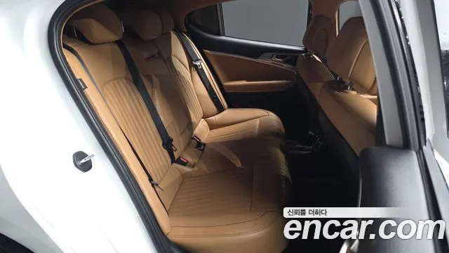 Genesis G70 Gasoline 2.0T 4WD — photo 1 of 36