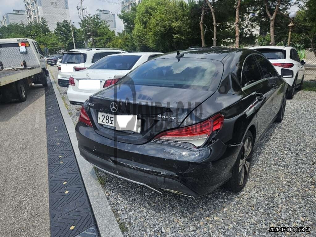 2017 Mercedes-Benz CLA250 4Matic, photograph 4