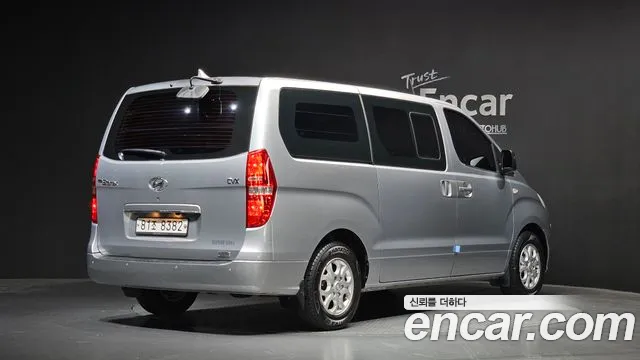 2013 Hyundai Starex 5-Seater VAN, photograph 11