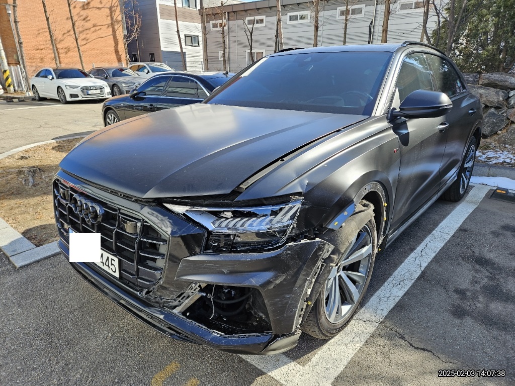 2022 Audi Q8 50 TDI quattro, photograph 2