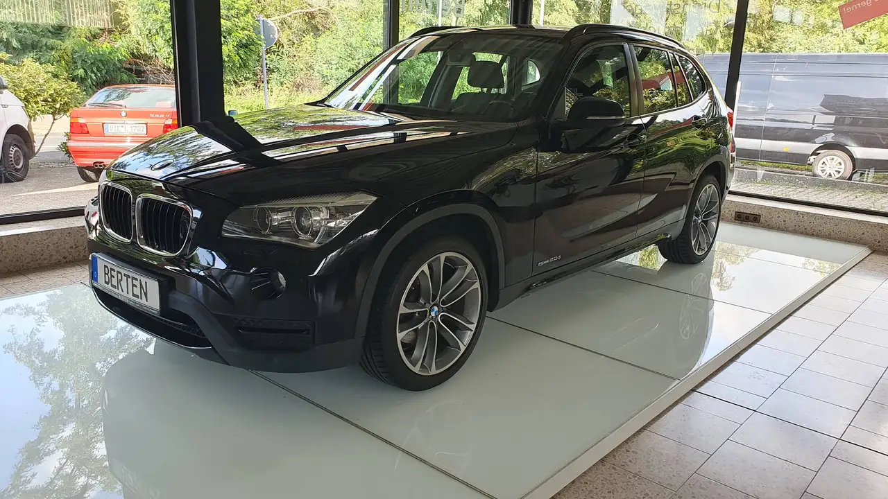 2012 BMW X1 sDrive 20 d, Sport Line, Automatik, AHK, SHZ, PDC vo. + hi., Leder, Klimaautomatik, usw..., photograph 1
