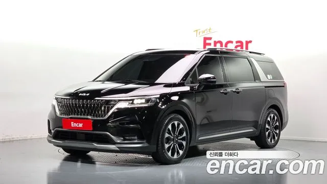 Kia Canival Diesel 9-Seater Signature — photo 1 of 36
