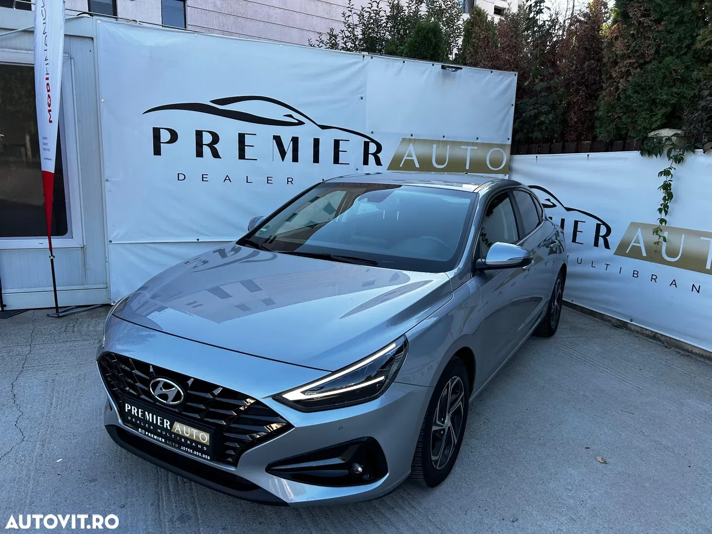 Hyundai i30 1.0 T-GDI DCT Connect & Go — photo 1 of 16