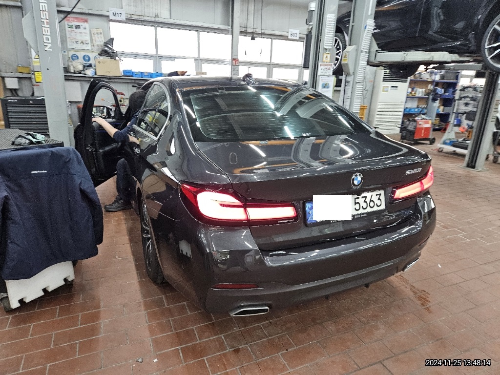 2023 BMW 520i, photograph 1