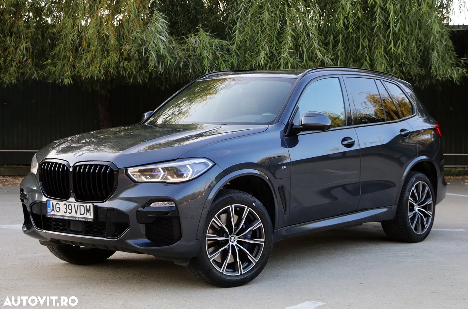 2020 BMW X5 xDrive45e, photograph 2